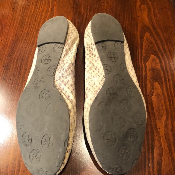 Tory Burch Snakeskin Reva Flat Size 8 - Picture 2 of 2
